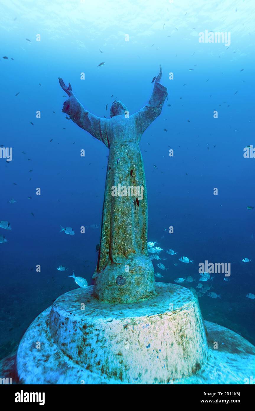 Introducir 77+ imagen underwater jesus statue cozumel Abzlocal.mx