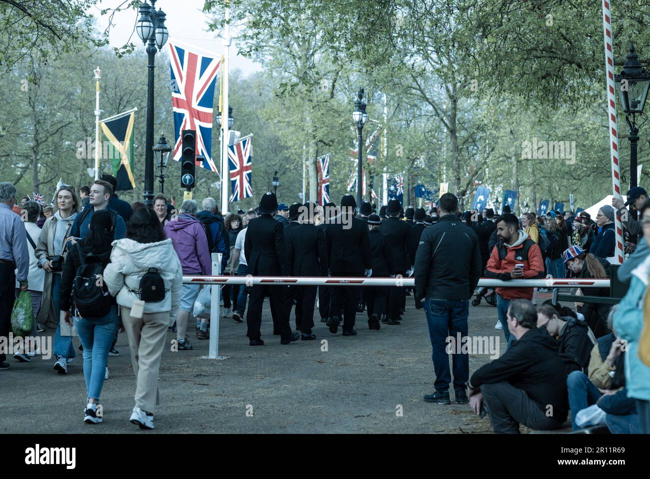 Coronation watchers hi-res stock photography and images - Alamy