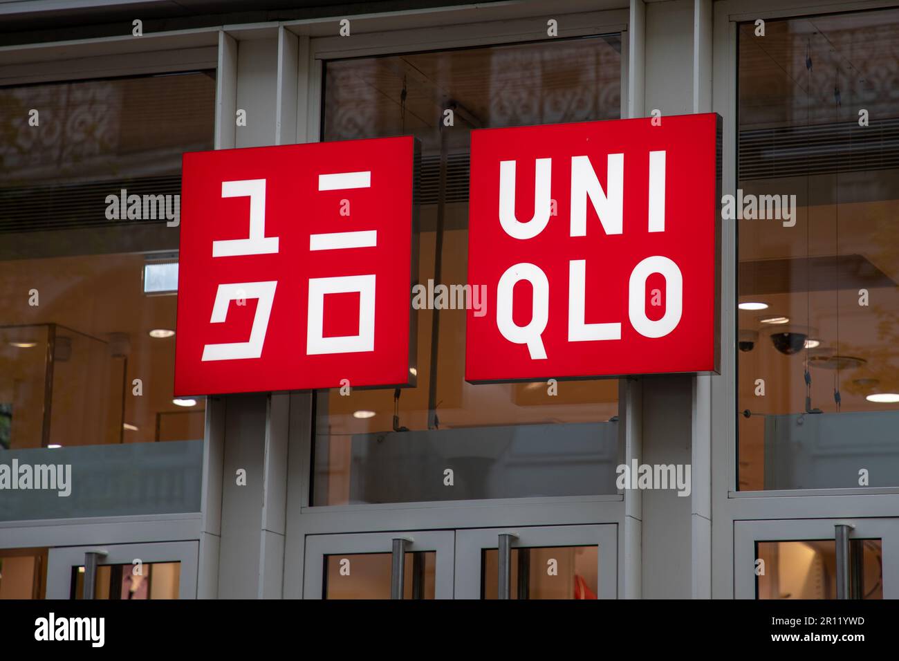 French Logo of UNIQLO brand shop in Paris, France, 25.1.2021 Famous facade  of the Japanese style clothes shop Stock Photo - Alamy