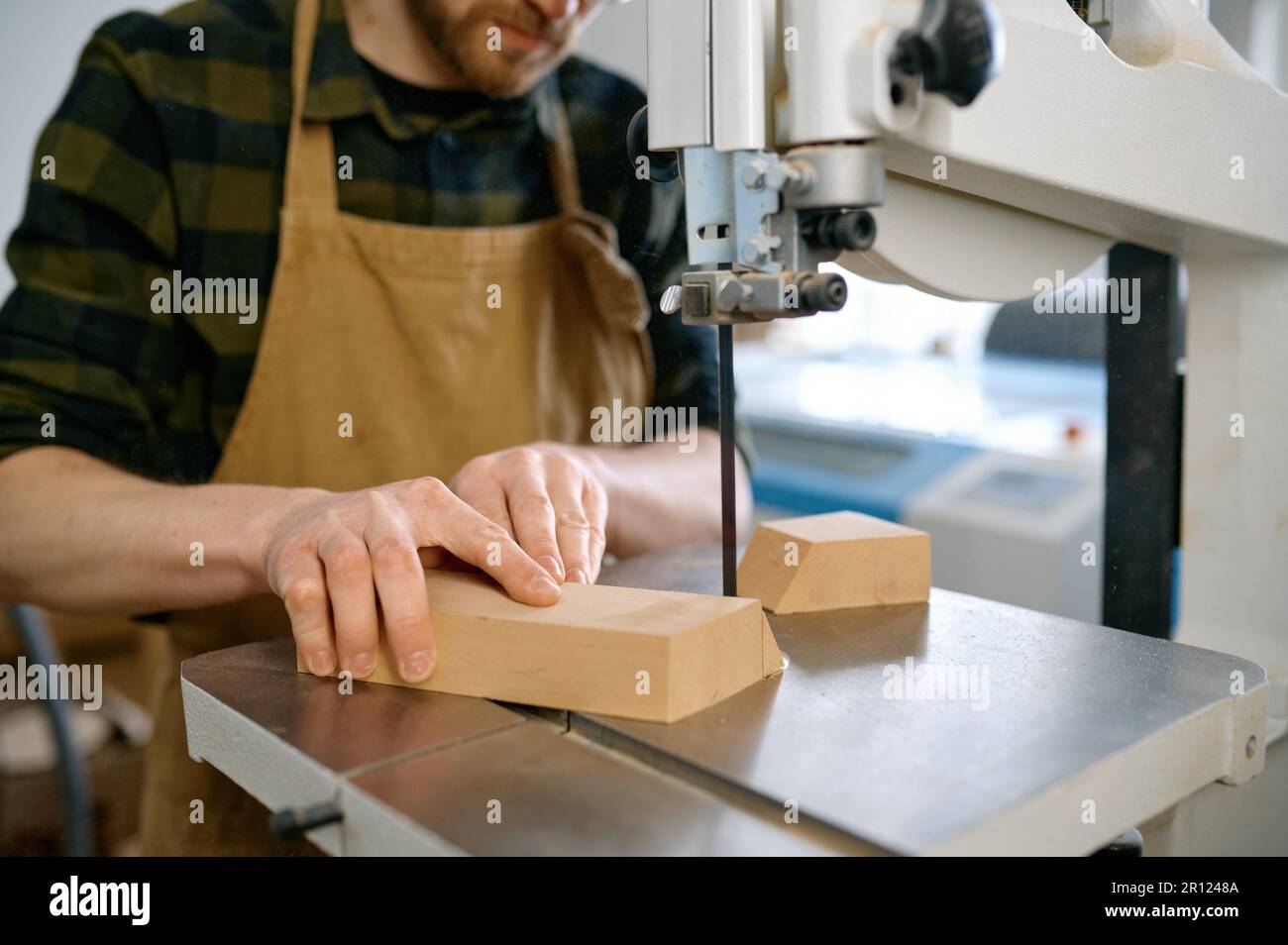 Using band saw hi-res stock photography and images - Alamy
