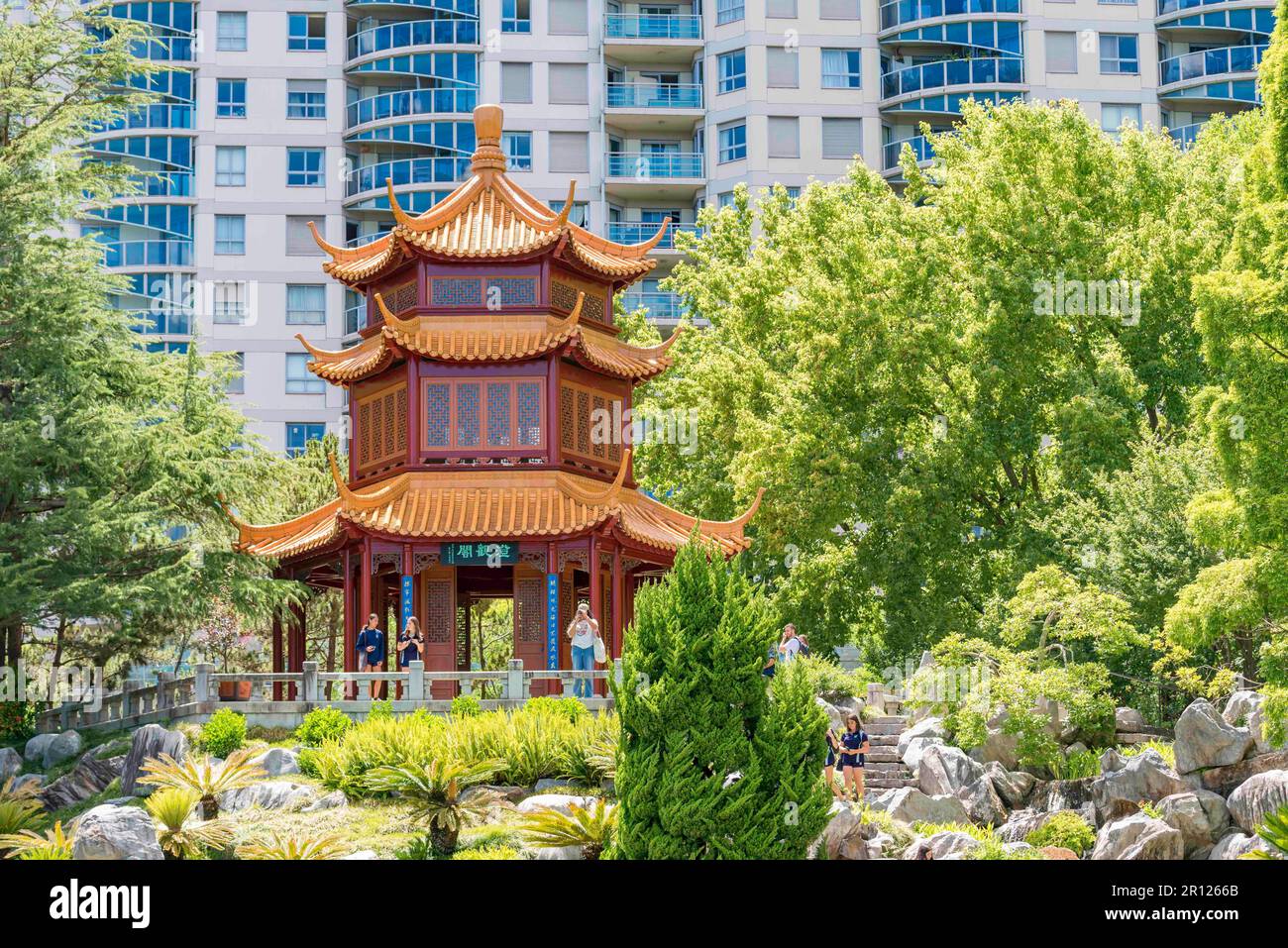 At the peak of the Chinese Gardens is the Clear View Pavilion, known as the Gurr, a triple tiered roof, hexagonal building with gold-glazed tiles Stock Photo