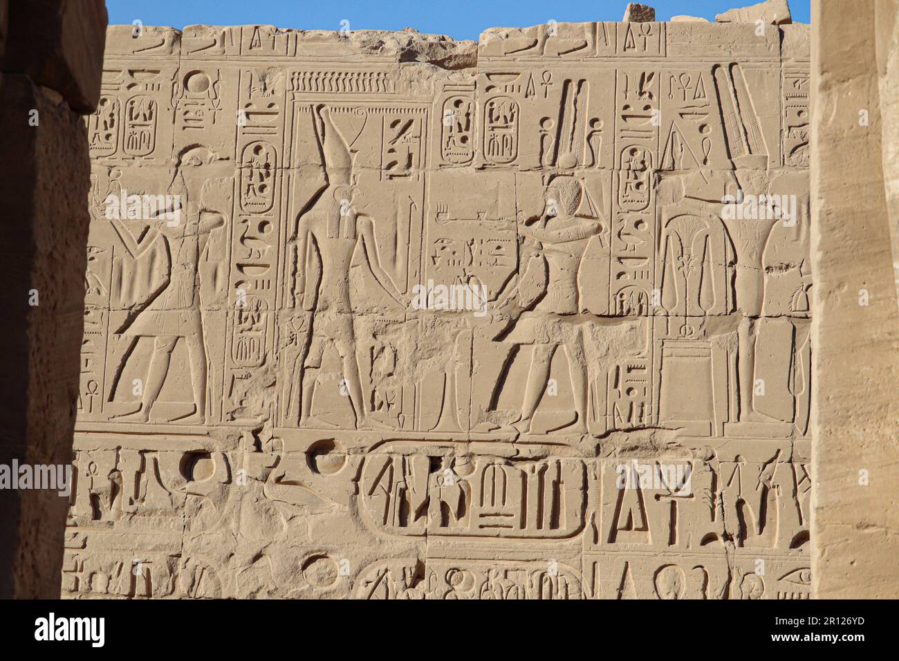 Ancient egyptian carvings and hieroglyphs at Karnak temple in Luxor, Egypt Stock Photo Alamy