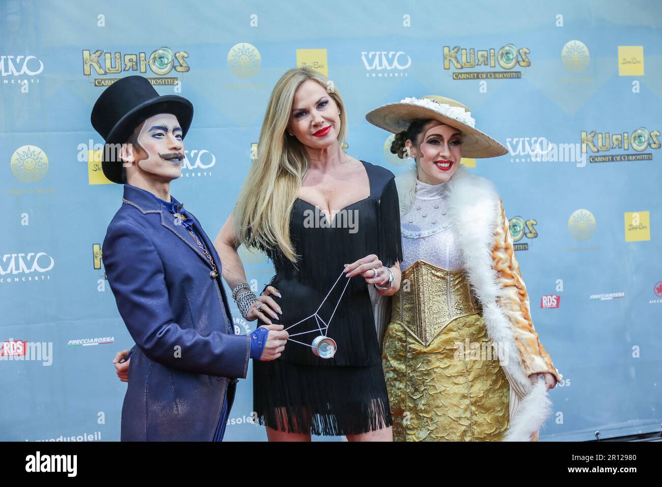 Piazzale Cuoco, Milan, Italy, May 10, 2023, Artist of Cirque du Soleil and Federica Panicucci  during  Premiere 'KURIOS - Cabinet of Curiosities' - Ne Stock Photo