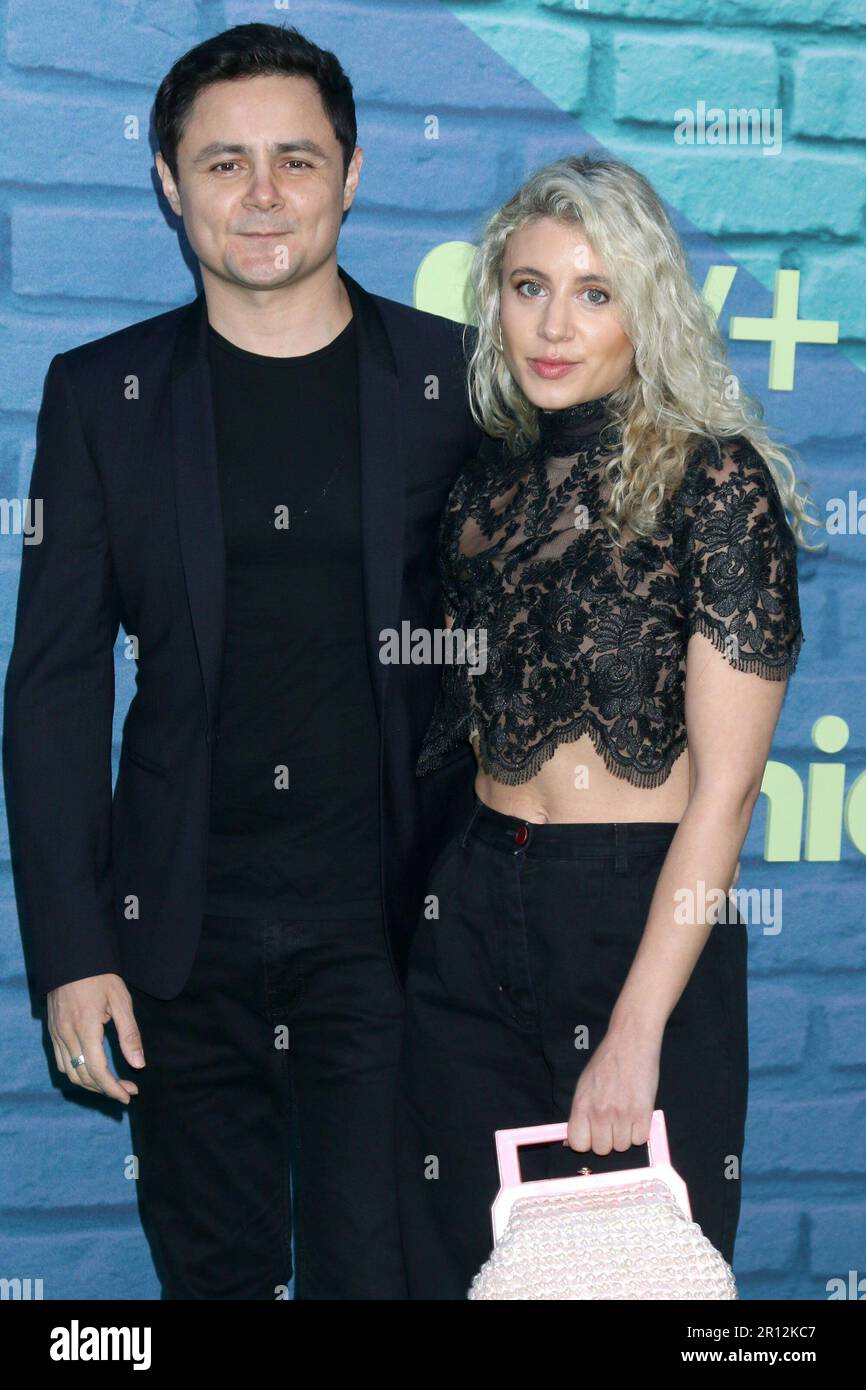 Los Angeles, CA. 10th May, 2023. Arturo Castro, Lauren Hoover at arrivals  for PLATONIC Premiere, Regal