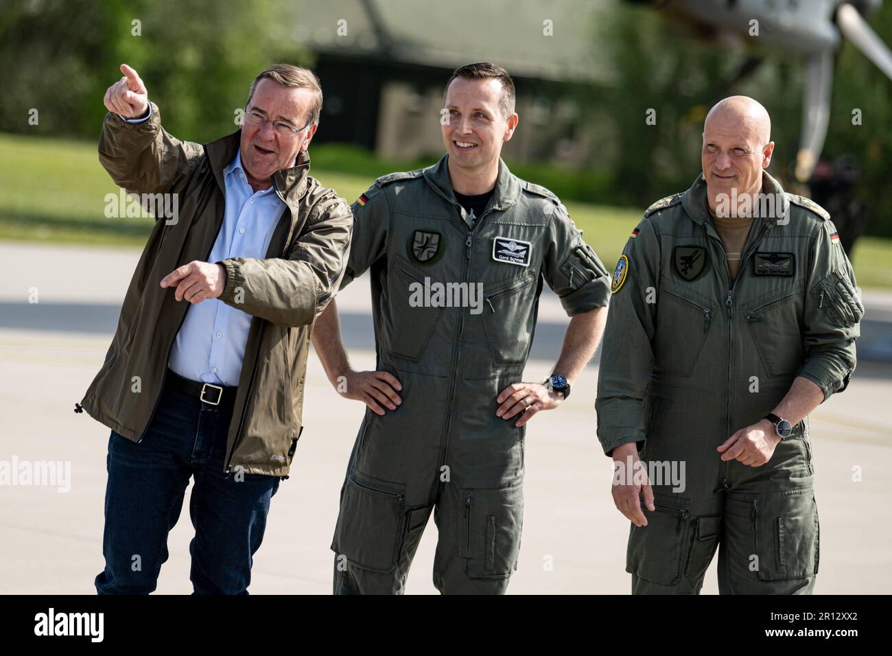 Laage, Germany. 11th May, 2023. Boris Pistorius (SPD, l), Federal