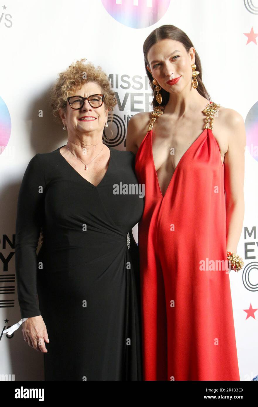 New York, NY, USA. 10th May, 2023. Karlie Kloss and mother Tracy Kloss(02)