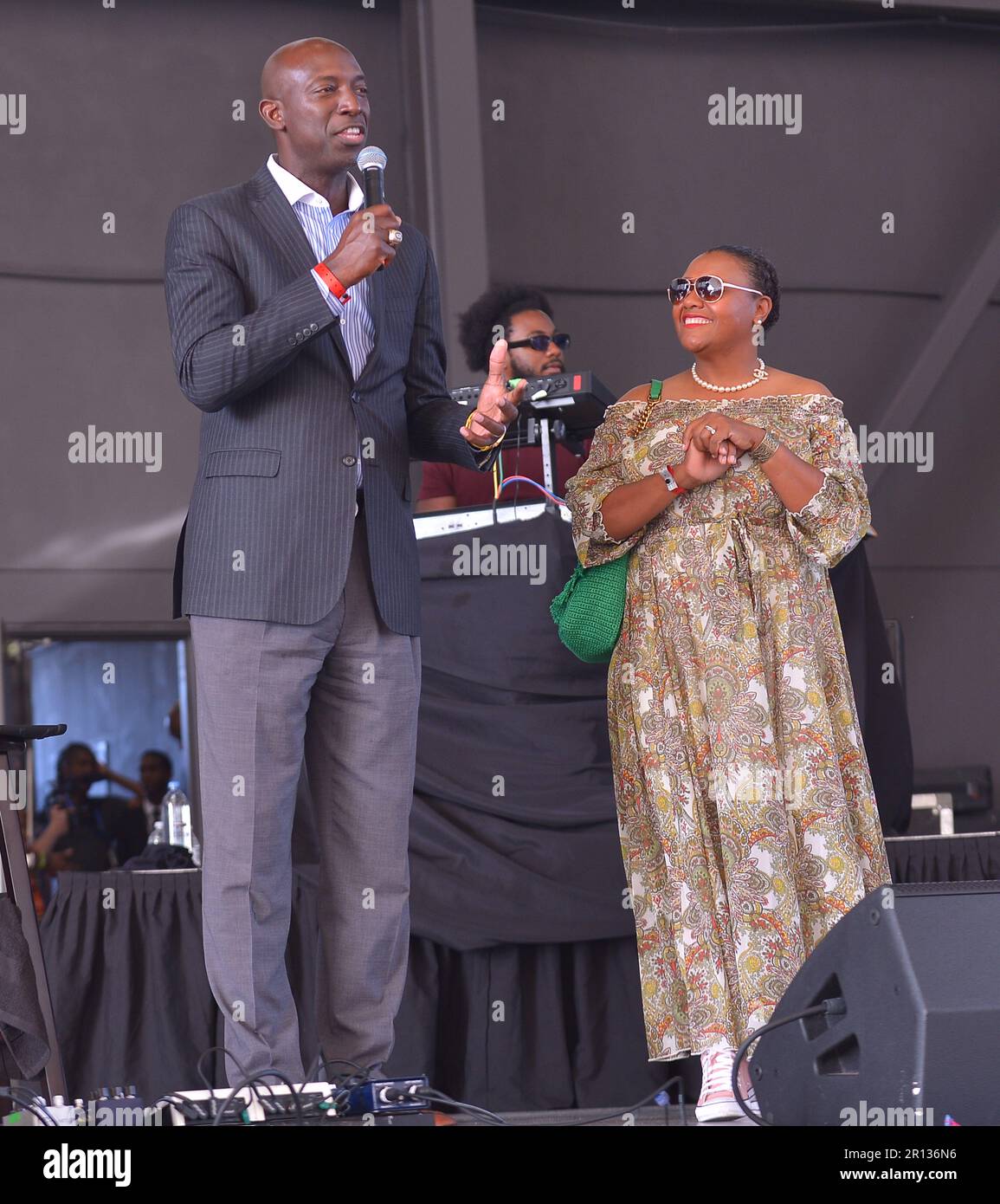 MIRAMAR, FLORIDA - MAY 07: City of Miramar Mayor Wayne Messam and wife Angela Messam on stage during the Black Violin Foundation: Dreamer Art Festival at Miramar Regional Park Ampitheater on May 7, 2023 in Miramar, Florida.  (Photo by JL/Sipa USA) Stock Photo