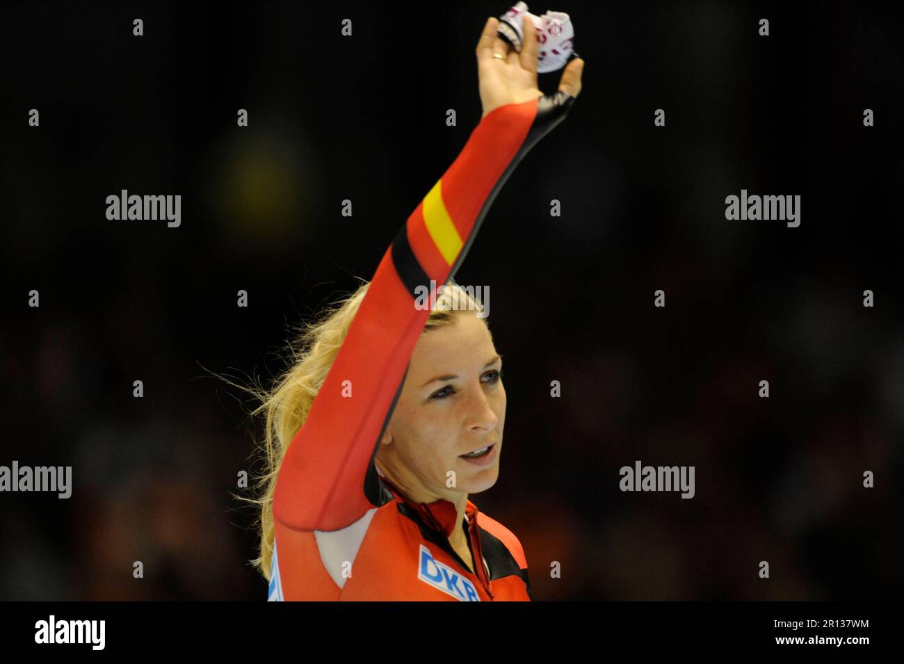 Anni Friesinger-Postma Geste 1500m beim Essent ISU Welt Cup Eisschnelllauf 13.11.2009 in Heerenveen. Stock Photo