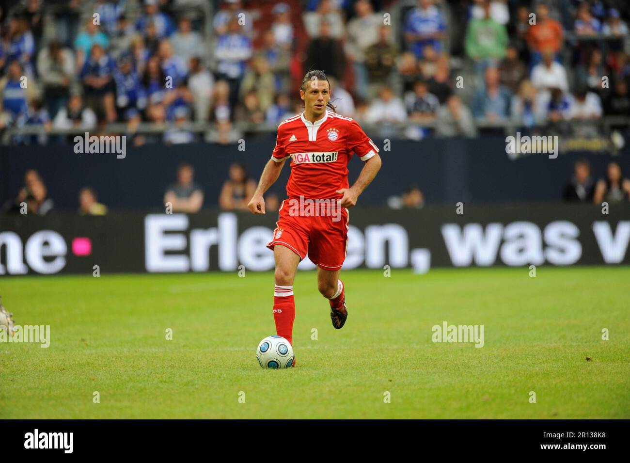 Martin Demichelis Aktion. FC Bayern München - Hamburger SV 0:1 Fußball T-Home Cup in der Veltins Arena auf Schalke 18.7.2009. Stock Photo