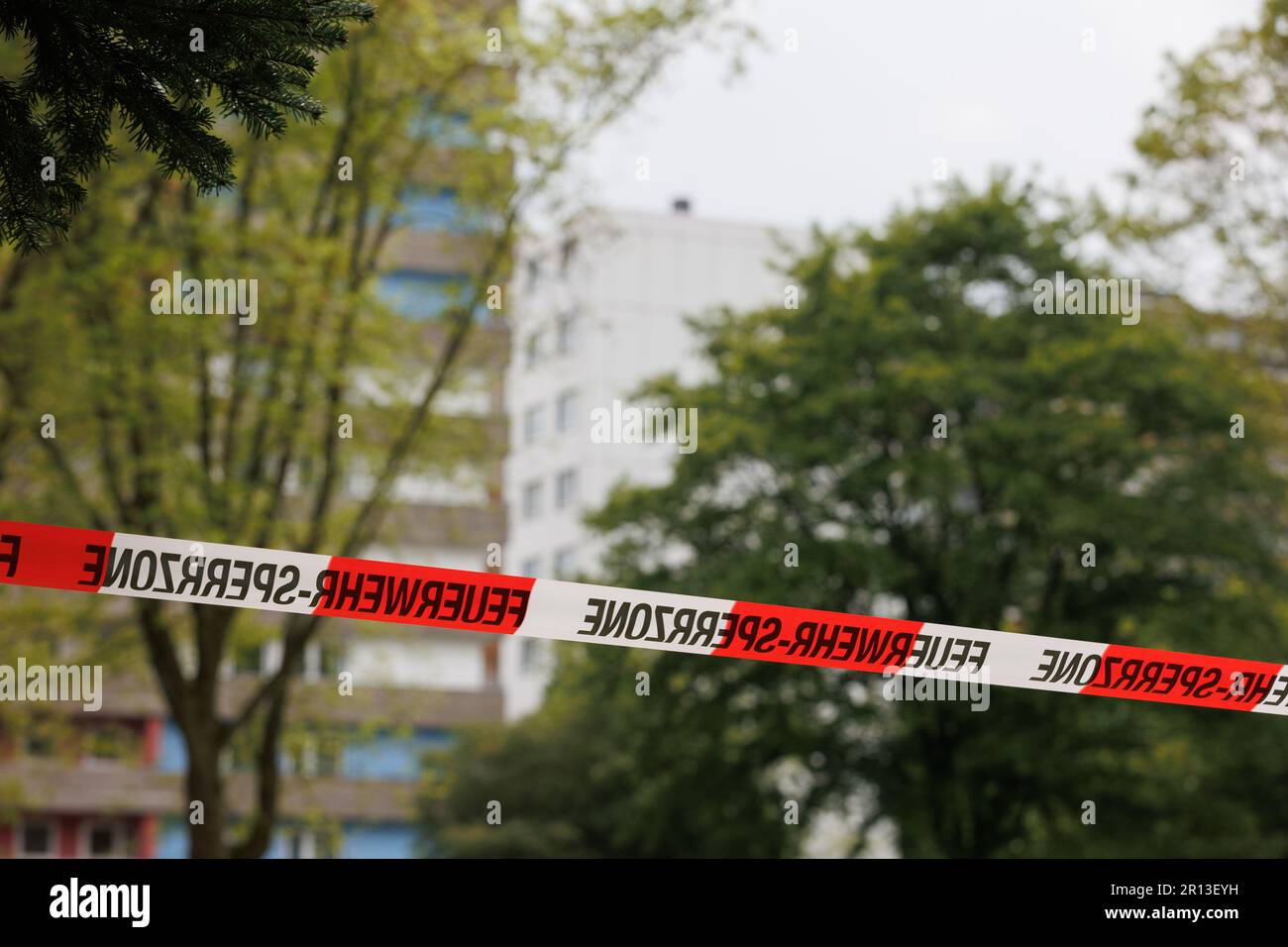 Ratingen, Germany, 11.05.2023: An explosion in an apartment in Ratingen West causes a huge police operation, including special forces snippers positioned on surrounding buildings. The suspect was also injured in the blast and taken to hospital. Police continue to investigate.   Credit: newsNRW / Alamy Live News Stock Photo