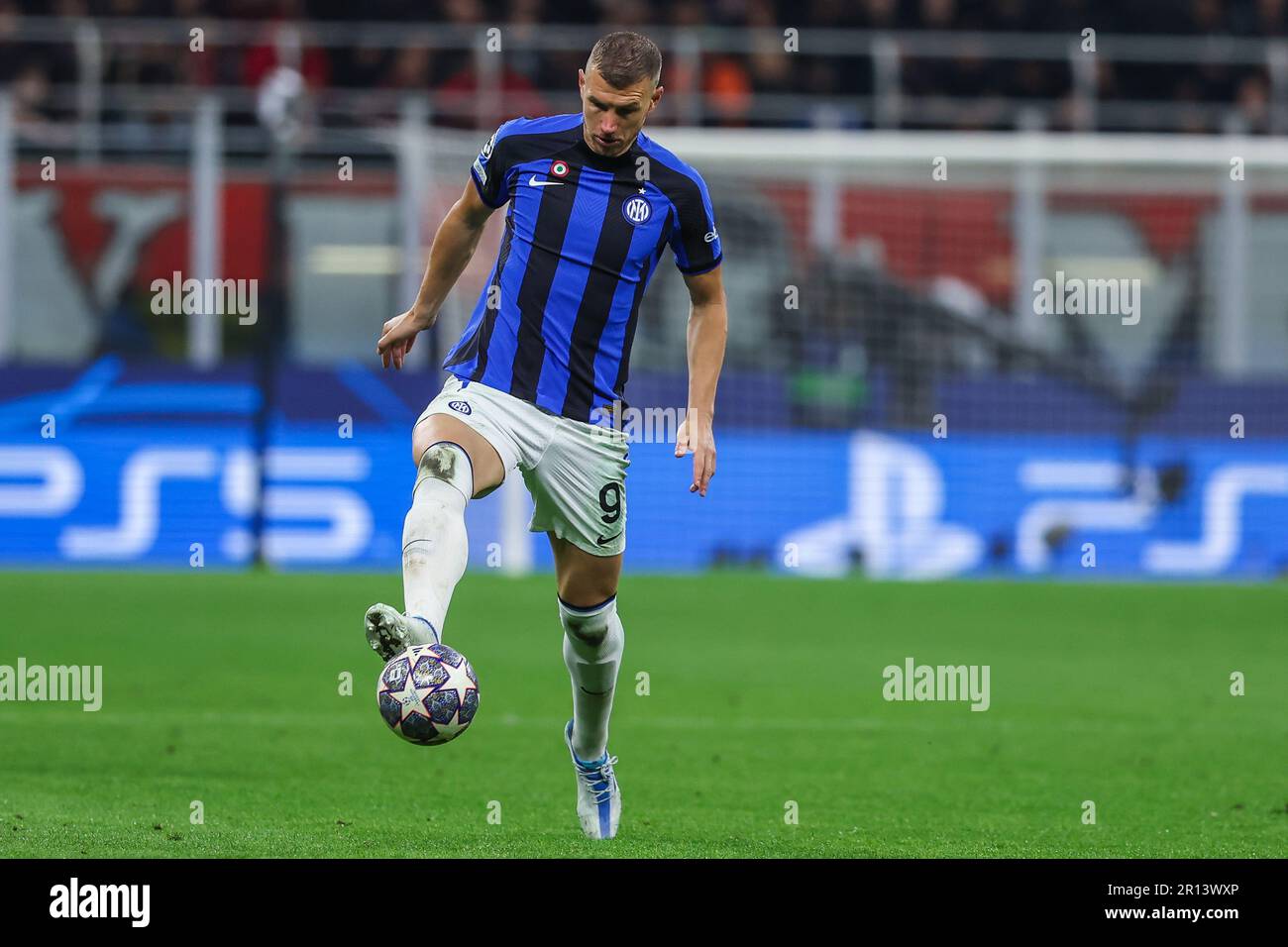 Marko Grujic of Porto and Edin Dzeko of Inter during the UEFA Champions  League, Round of 16, 2nd leg football match between FC Porto and FC  Internazionale on March 14, 2023 at