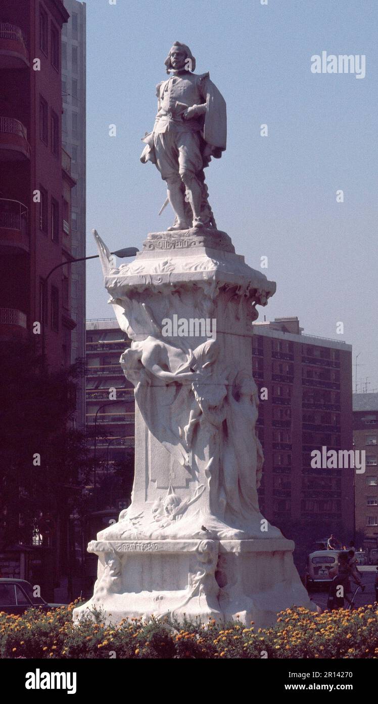 MONUMENTO A FRANCISCO DE QUEVEDO 1902 EN LA GLORIETA DE QUEVEDO DE