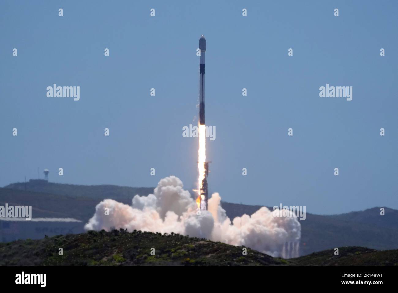Lompoc, United States. 10th May, 2023. A SpaceX Falcon 9 rocket carrying 51 Starlink satellites