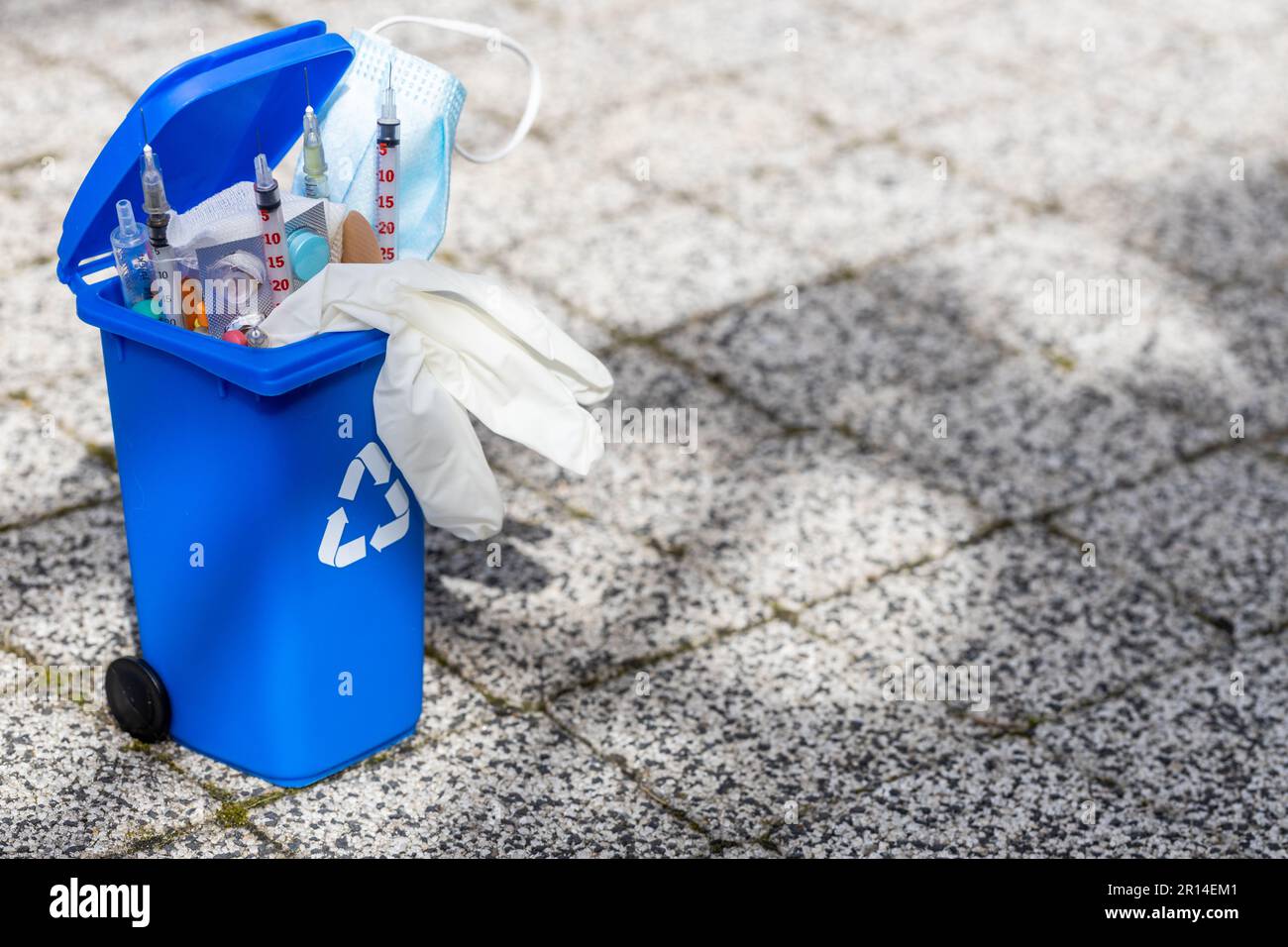 https://c8.alamy.com/comp/2R14EM1/medical-waste-open-dumpster-full-of-pills-syringes-bandages-masks-protective-gloves-concept-utilization-and-storage-of-hospital-waste-2R14EM1.jpg