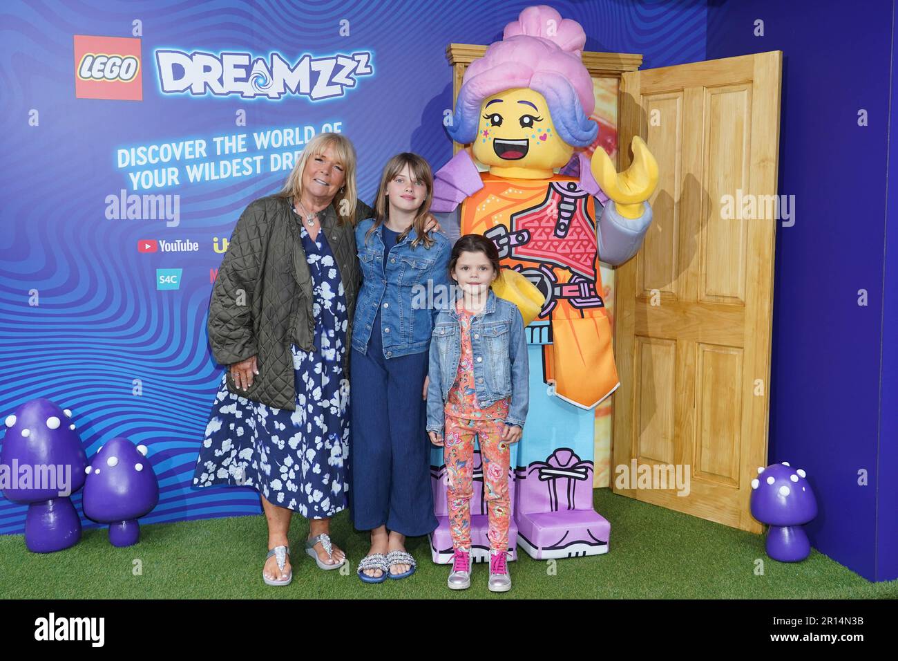 EDITORIAL USE ONLY Linda Robson and her grand-daughters Lila Ivy ...