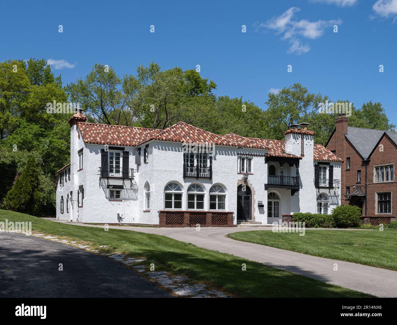 Mansion on Lindell boulevard overlooking Forest Park Stock Photo Alamy