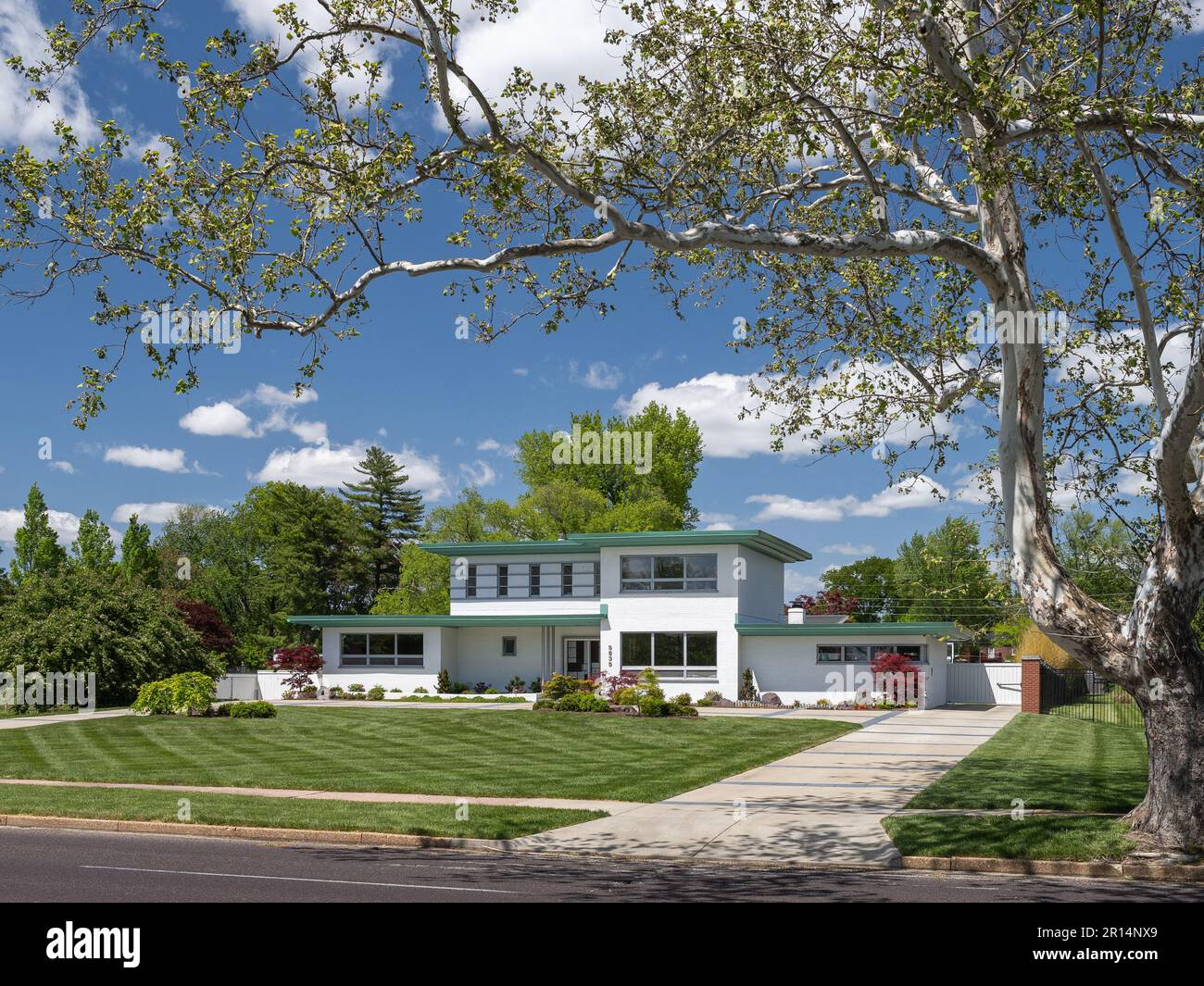 Mansion on Lindell boulevard overlooking Forest Park Stock Photo Alamy