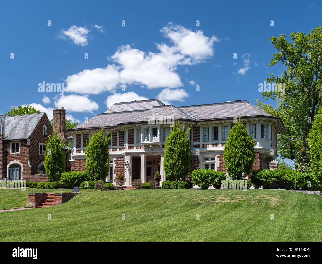 Mansion on Lindell boulevard overlooking Forest Park Stock Photo Alamy