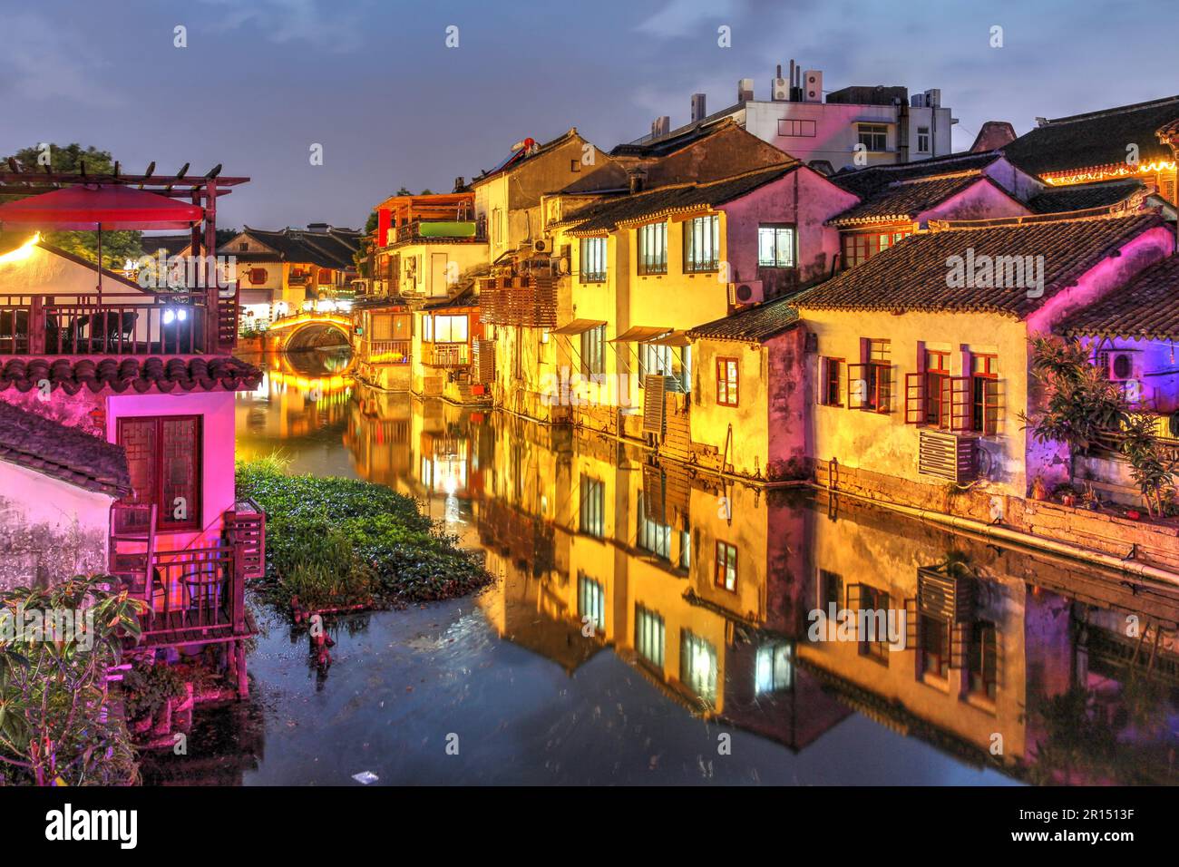Night canal scene in Tongli, a beautiful water town nearby Suzhou, Jiangsu province, China. Stock Photo
