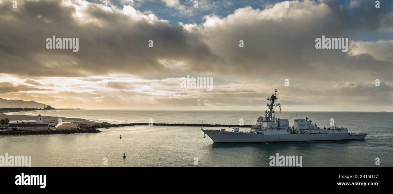 USS William P. Lawrence arrives at NSWC PHD during a lull in winter