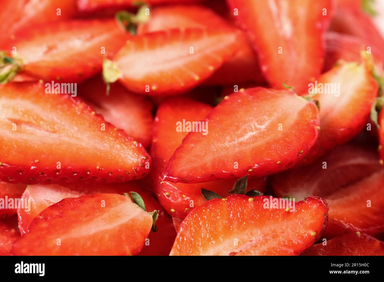 Texture of sliced fresh strawberries Stock Photo - Alamy