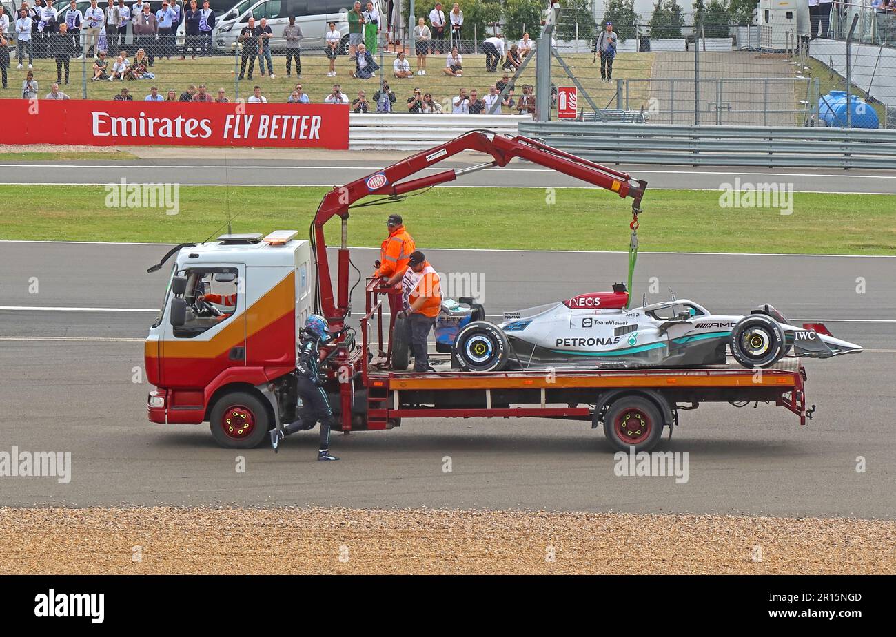 George Russell's Mercedes 63 crashed F1 GP car, being recovered July 2022 Silverstone, afrer Zhou Guanyu / Pierre Gasly  , collision Stock Photo