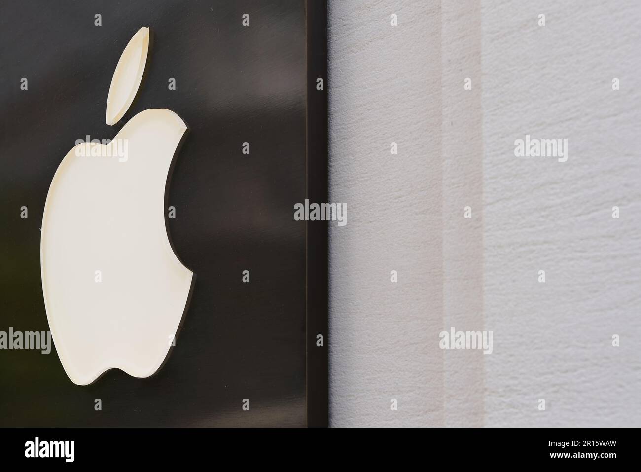 Apple company logo on an Apple store in downtown Vienna, Austria with text space on the right side Stock Photo