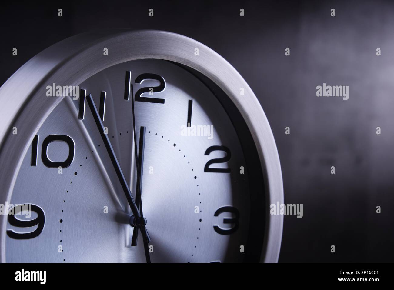 12pm clock hi-res stock photography and images - Alamy