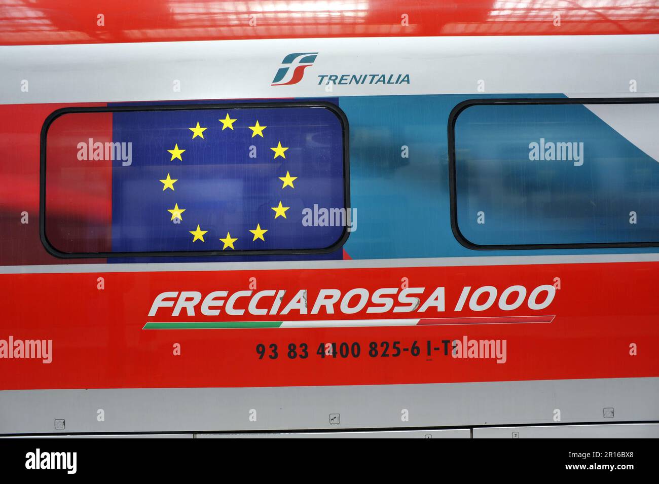 FRANCE. PARIS (75) 12TH DISTRICT. THE TRAIN STATION IN LYON. FRECCIAROSSA 1000 TGV TRAIN OF THE ITALIAN COMPANY TRENITALIA DEPARTURE FOR MILAN (FOLLOW Stock Photo