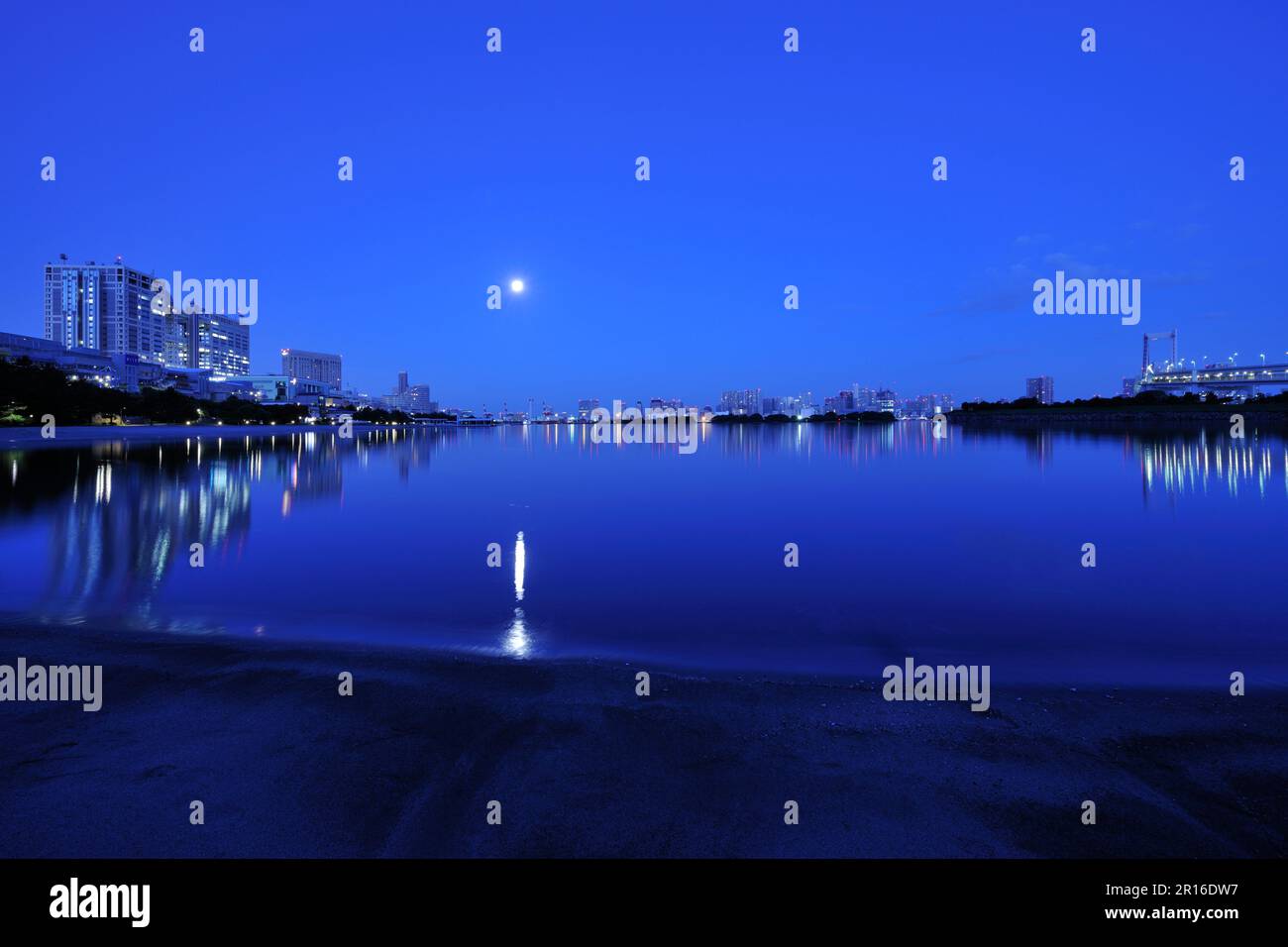 Full moon and Odaiba landscape before dawn Stock Photo