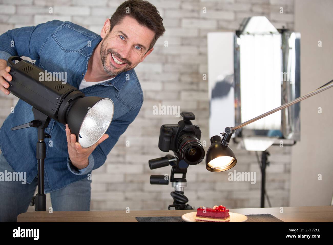 settingup lighting for food photography in a studio Stock Photo Alamy