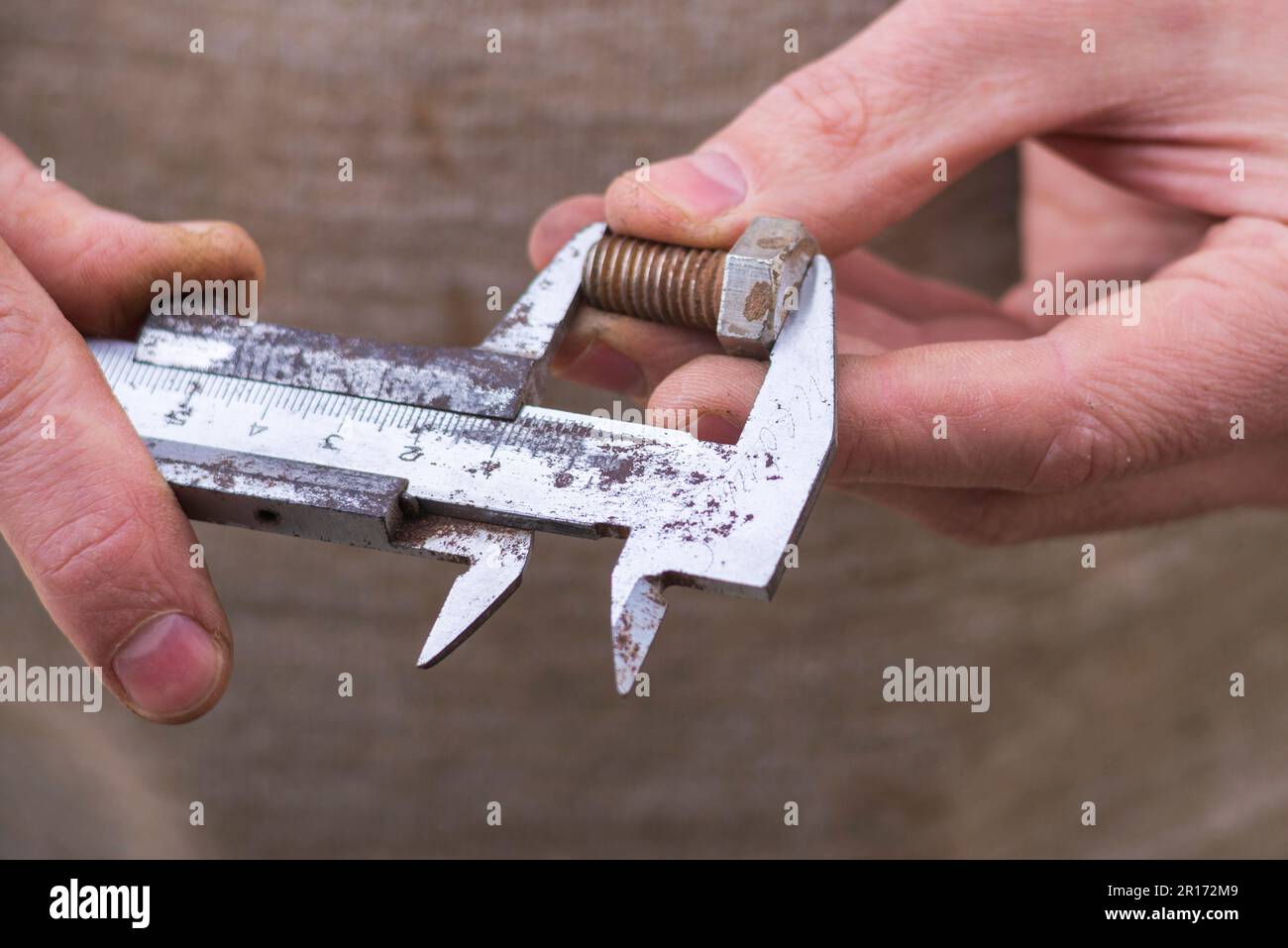 metal shtangel bar circulates Auto mechanical carefully measures the