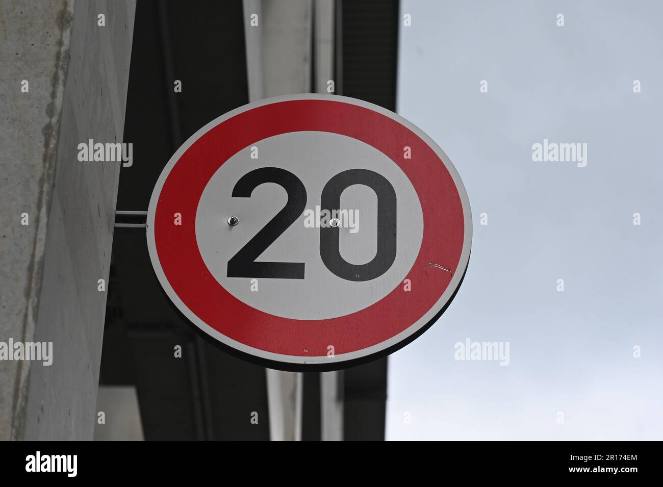 20 km h hi-res stock photography and images - Alamy