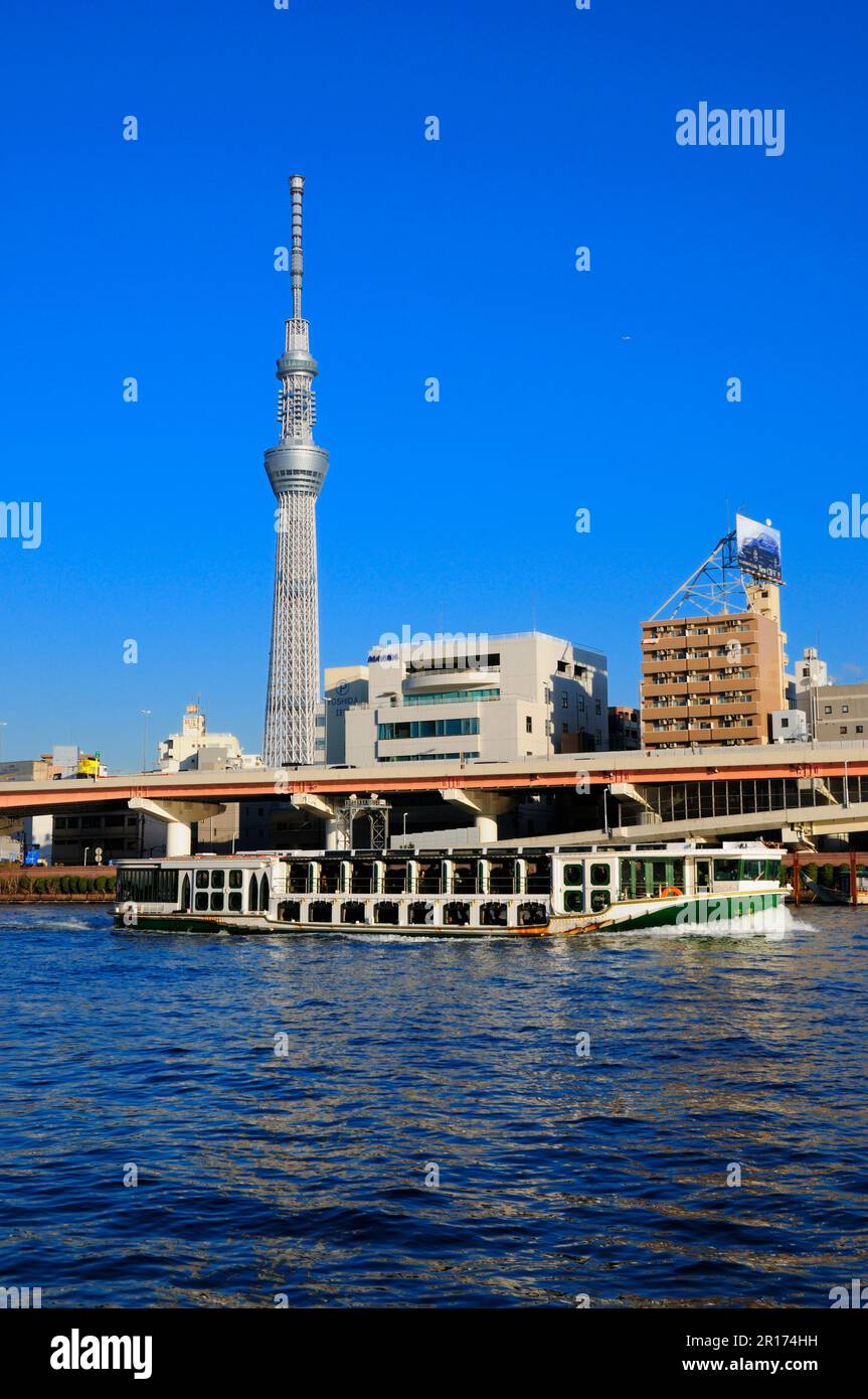Sumida Rivier Sky Tree and Sumida River Stock Photo - Alamy