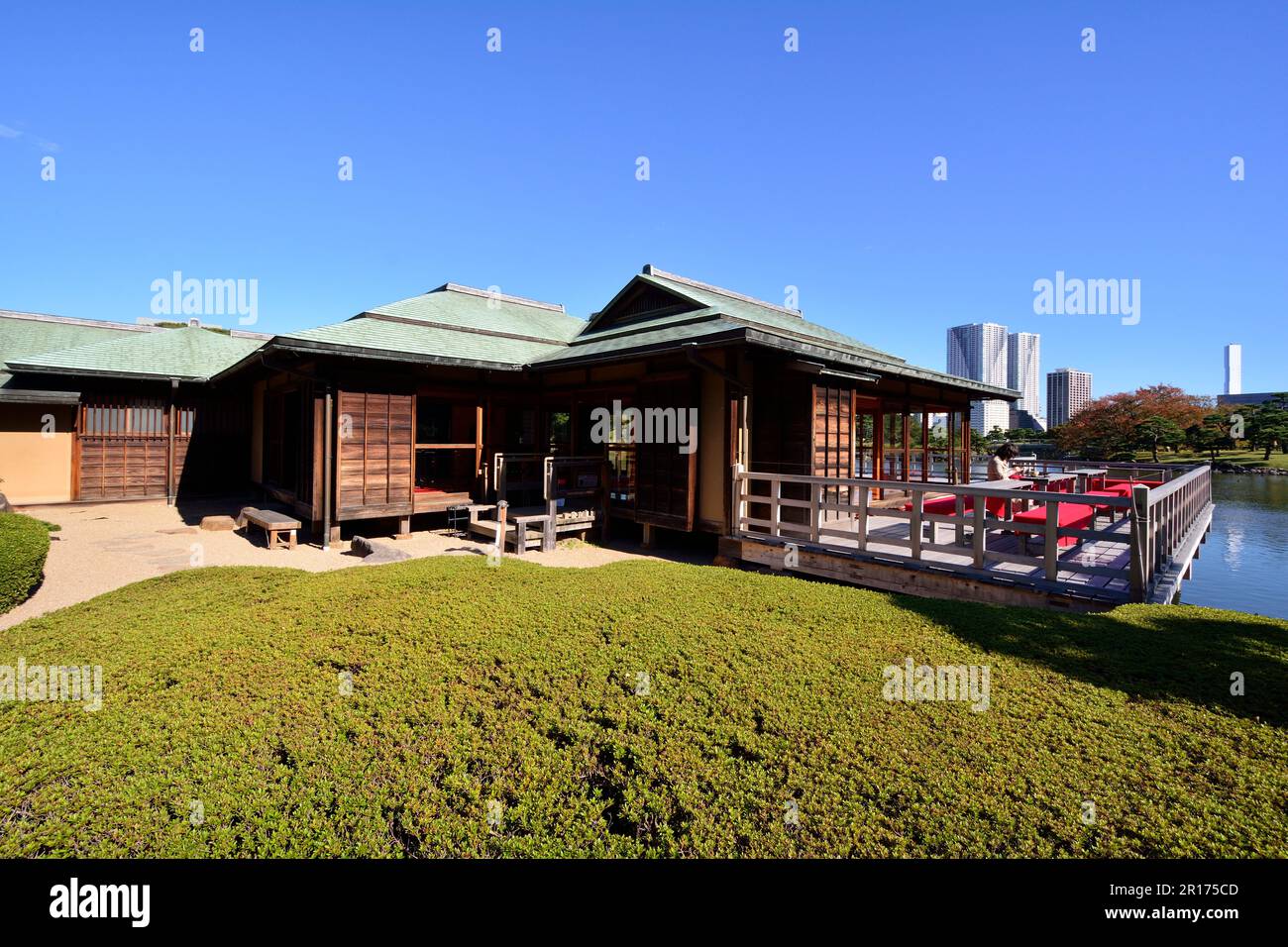 Tea house of Nakajima of Hama Rikyu Gardens Stock Photo - Alamy