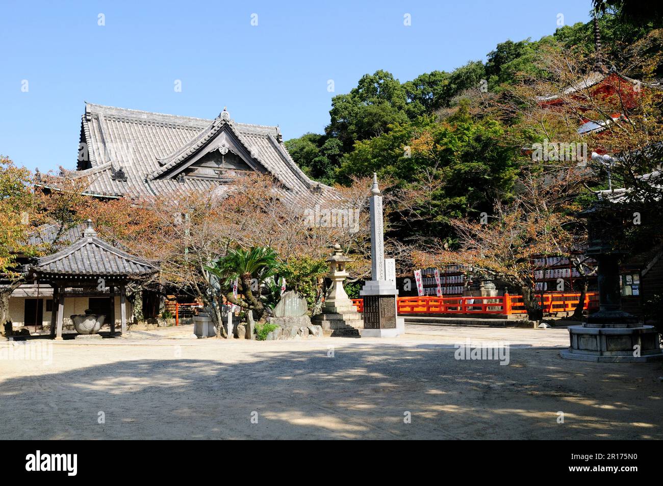 Mitsui main building hi-res stock photography and images - Alamy