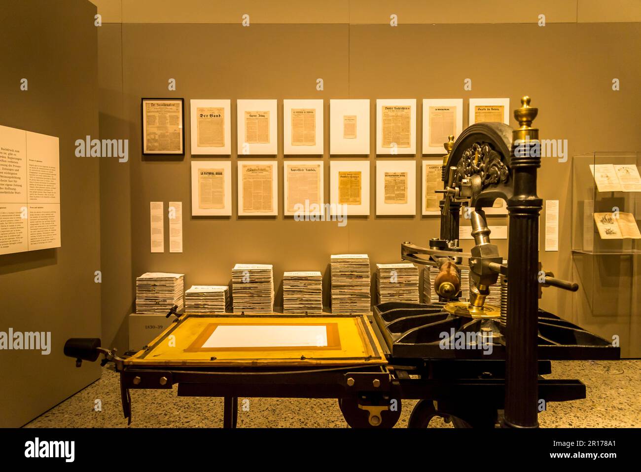 Display showing the printing press and publication of newspapers, Swiss