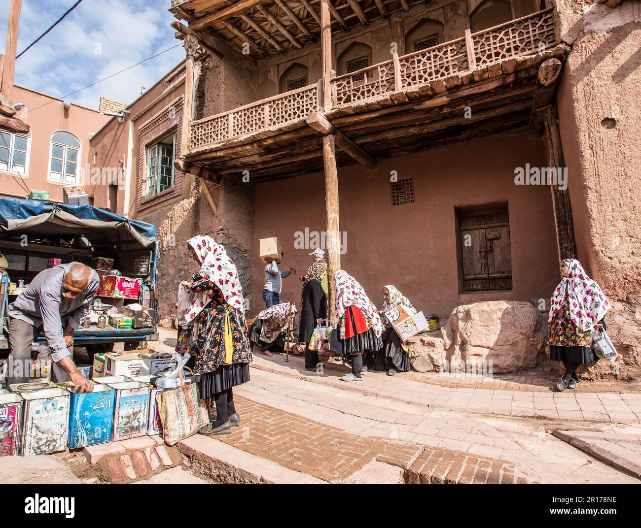 Zoroastrian dress hires stock photography and images Alamy