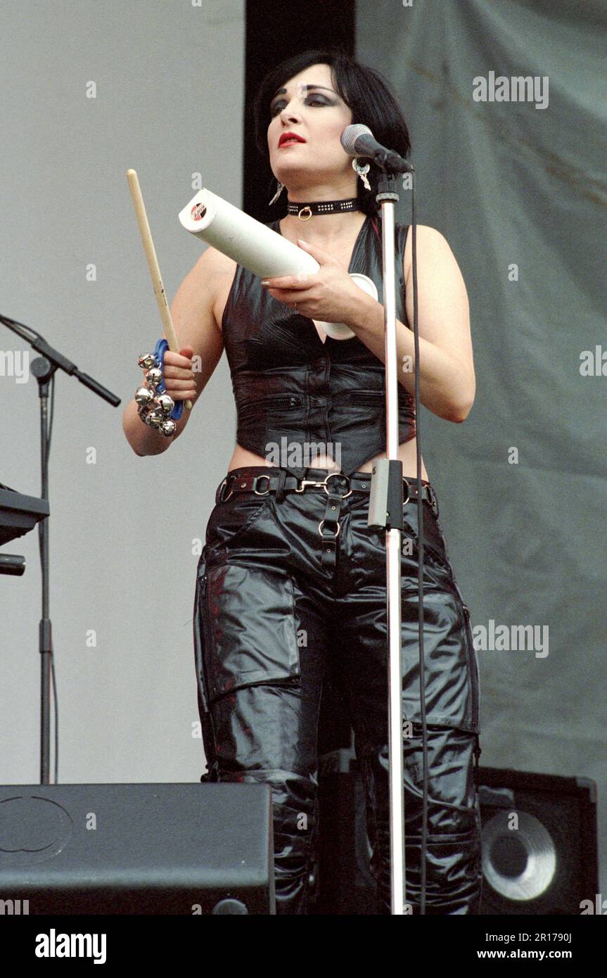 Siouxsie sioux 1999 hi-res stock photography and images - Alamy