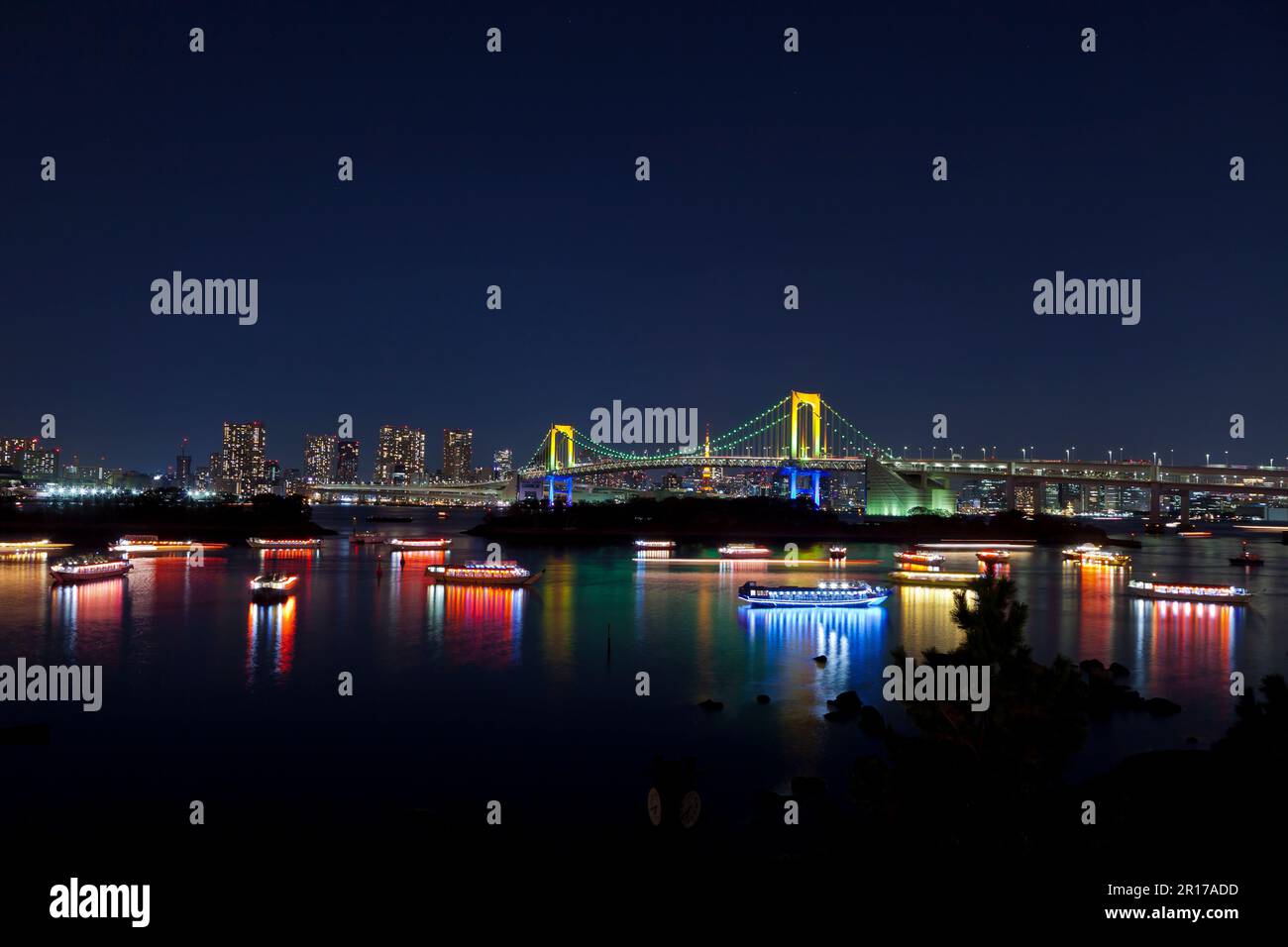 Illuminated houseboat hi-res stock photography and images - Alamy