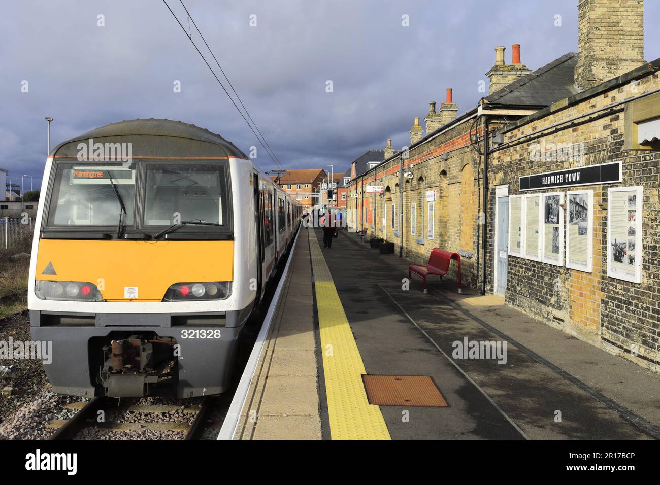 Class 321 hi-res stock photography and images - Alamy