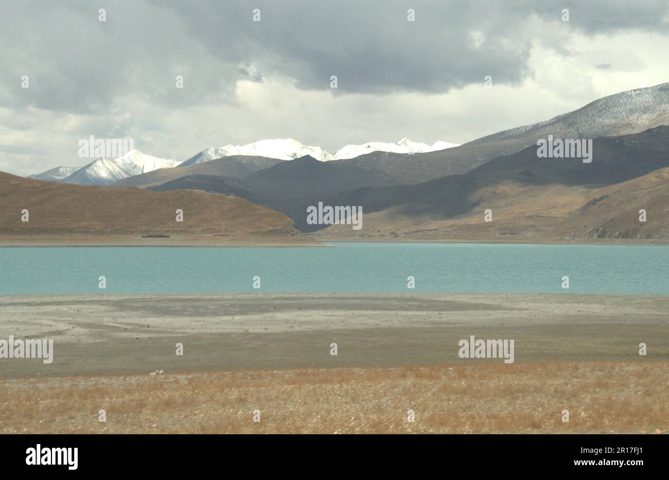 YamdrokTso Lake tibet china hi-res stock photography and images - Page 57 - Alamy