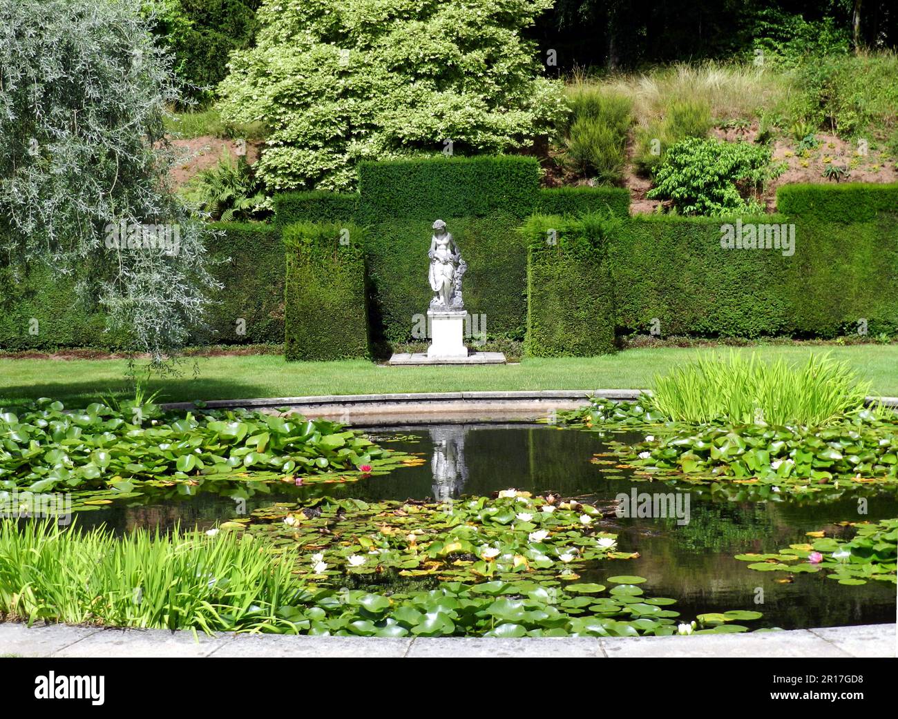 England, Devon:  the Pool Garden, in the grounds of   Knightshayes Court, traditional home of the Heathcoat-Amory family (National Trust). Stock Photo