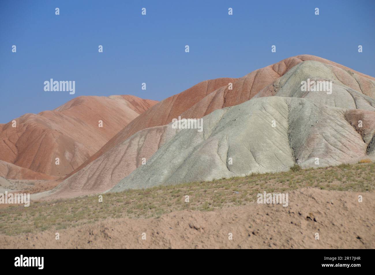 Iran:  remarkable scenery in the Kandovan area of Azarbaijan Province between Zanjan and Tabriz.  The hills are coloured by their mineral content. Stock Photo