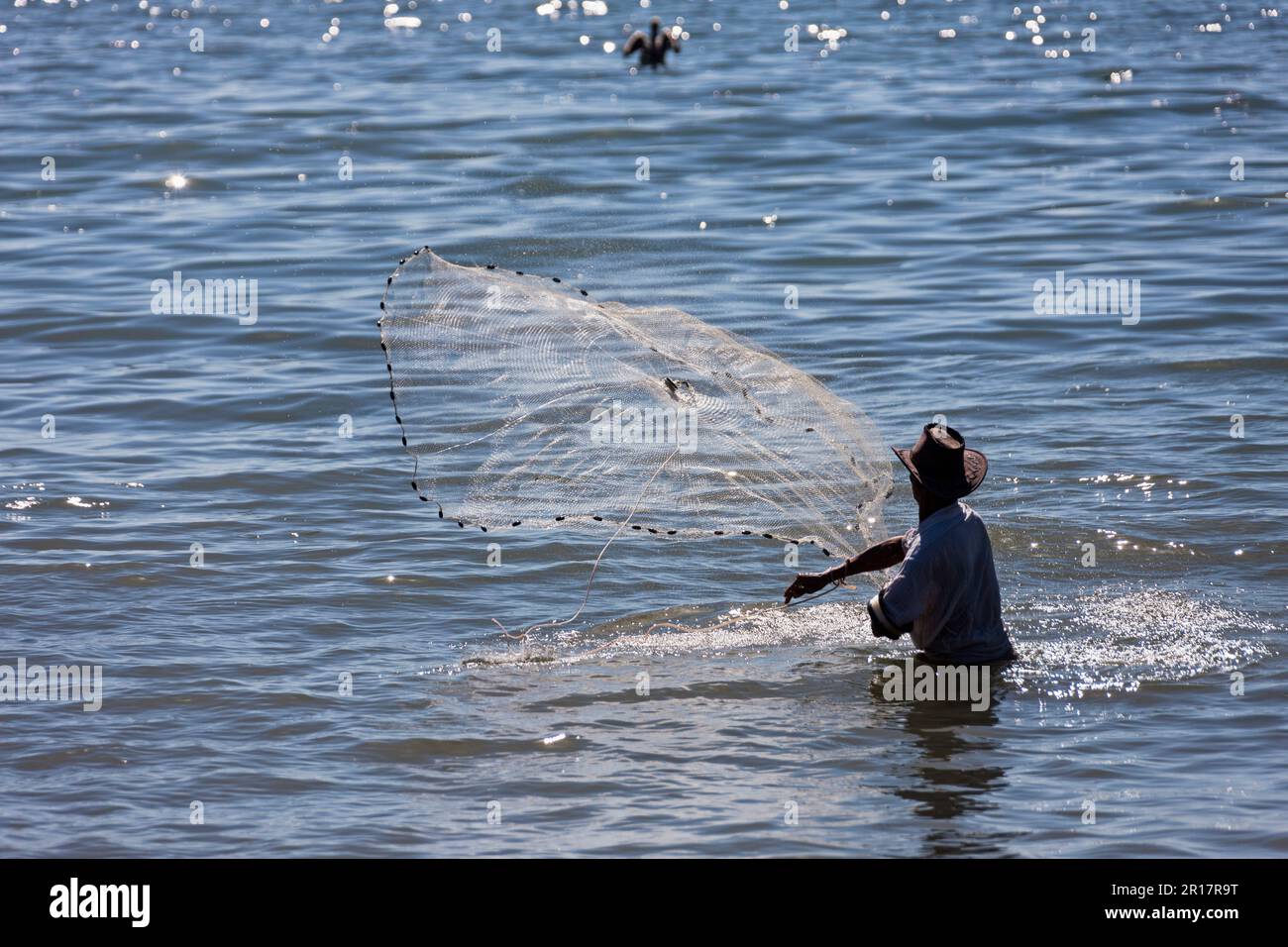 https://c8.alamy.com/comp/2R17R9T/fisherman-spreading-fishing-net-for-catching-fish-in-sea-samara-costa-rica-2R17R9T.jpg