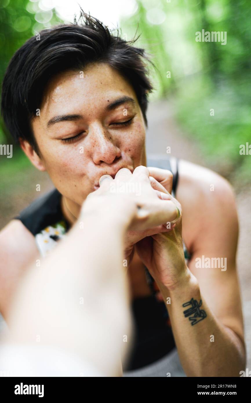 Kiss the hand hi-res stock photography and images - Alamy