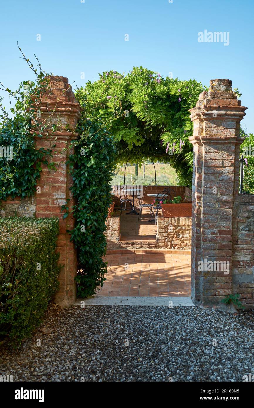 Italian villa stone hi res stock photography and images Page 10