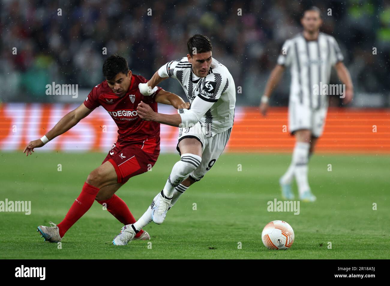 Turin, Italy. 11th May, 2023. Marcos Acuna of Sevilla FC and Dusan Vlahovic of Juventus Fc battle for the ball during the Uefa Europa League semi-final first leg match beetween Juventus Fc and Sevilla Fc at Allianz Stadium on May 11 2023 in Turin, Italy . Credit: Marco Canoniero/Alamy Live News Stock Photo