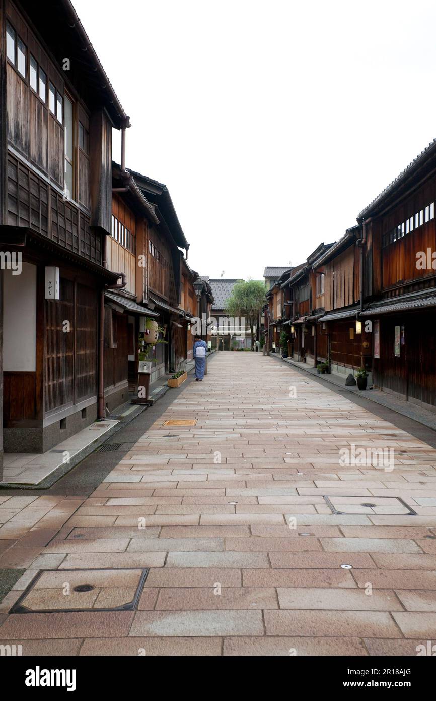 Road lined with teahouses town in east Kanazawa Stock Photo