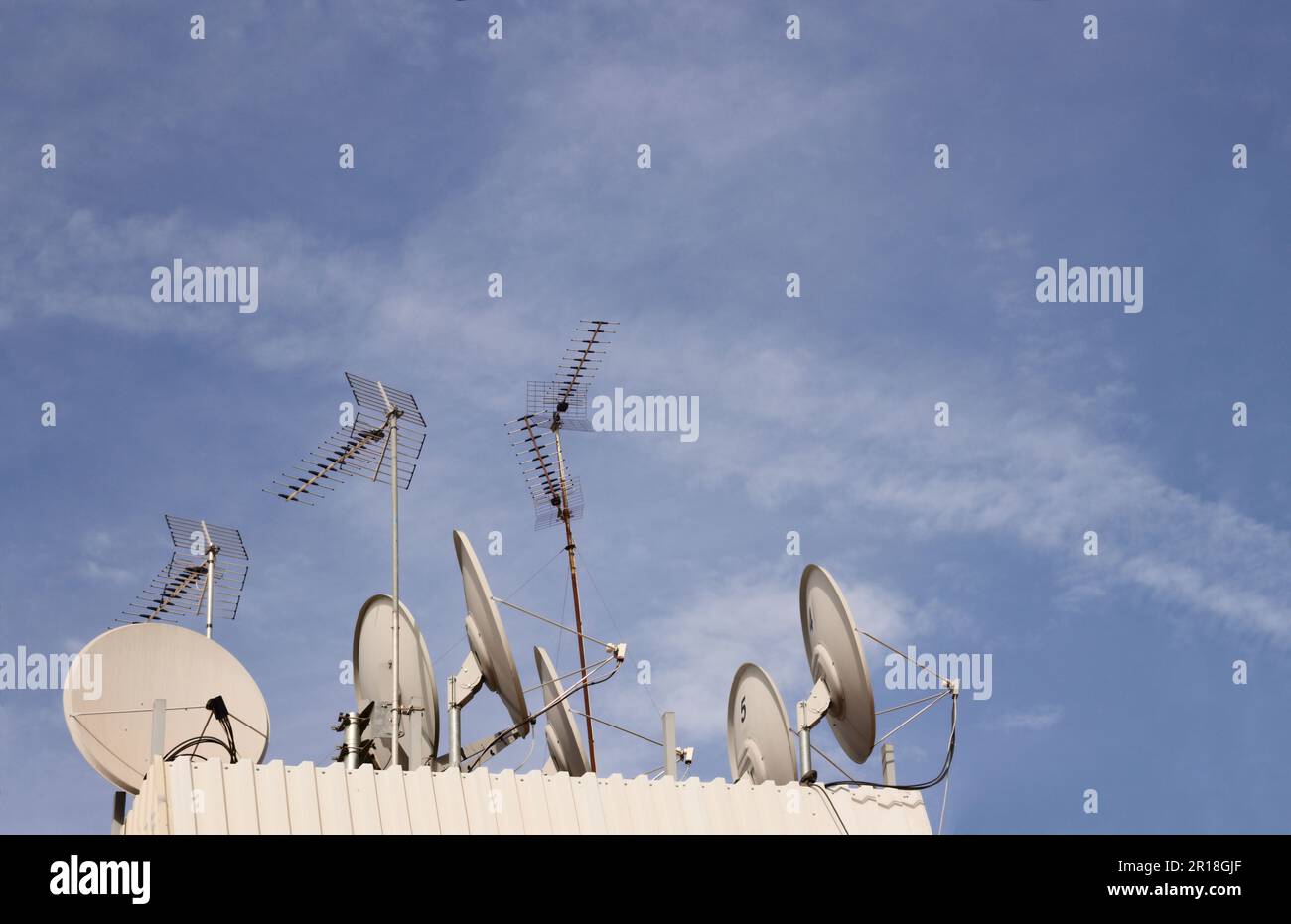Center for satellite dishes and digital terrestrial television antennas